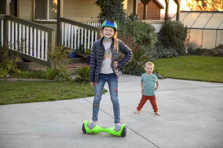 Hoverboard that goes online in grass